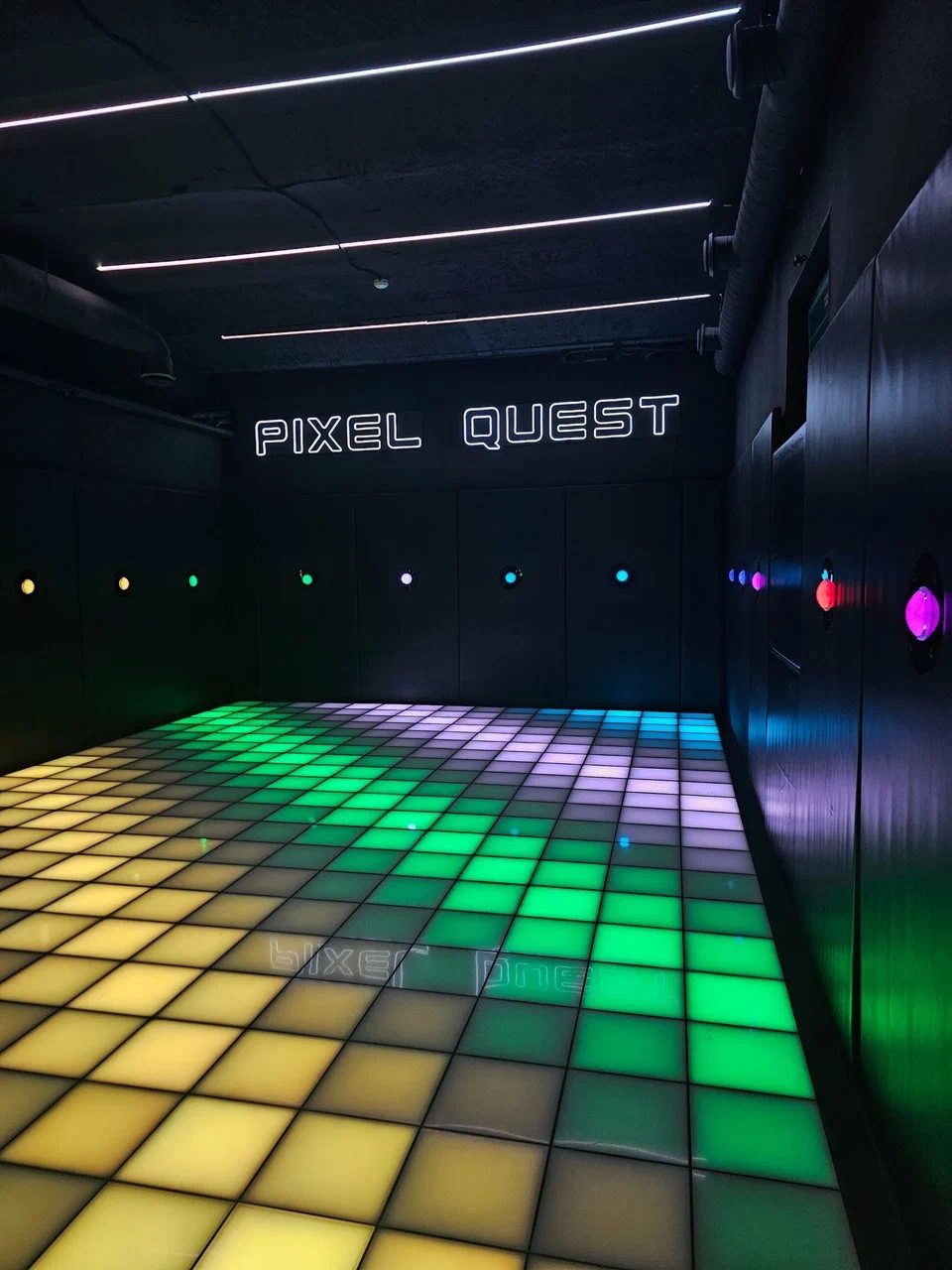 Pixel Quest — зал с LED-полом